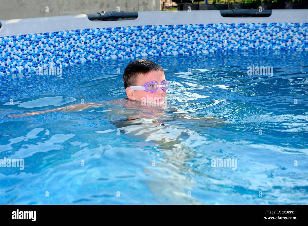 Consapevolezza, spruzzi, sole, acqua, dinamica, dinamismo, bordo, energia, divertimento, entusiasmo, occhi, veloce, gratis, frisk, divertimento, fusse, gag, gioco, Foto Stock