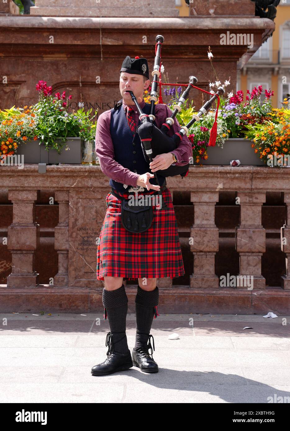 Kilt Emporium Spilla da kilt a forma di cardo scozzese, in ottone antiruggine, 10,2 cm, 4 inch, Metallo, Nessuna pietra preziosa