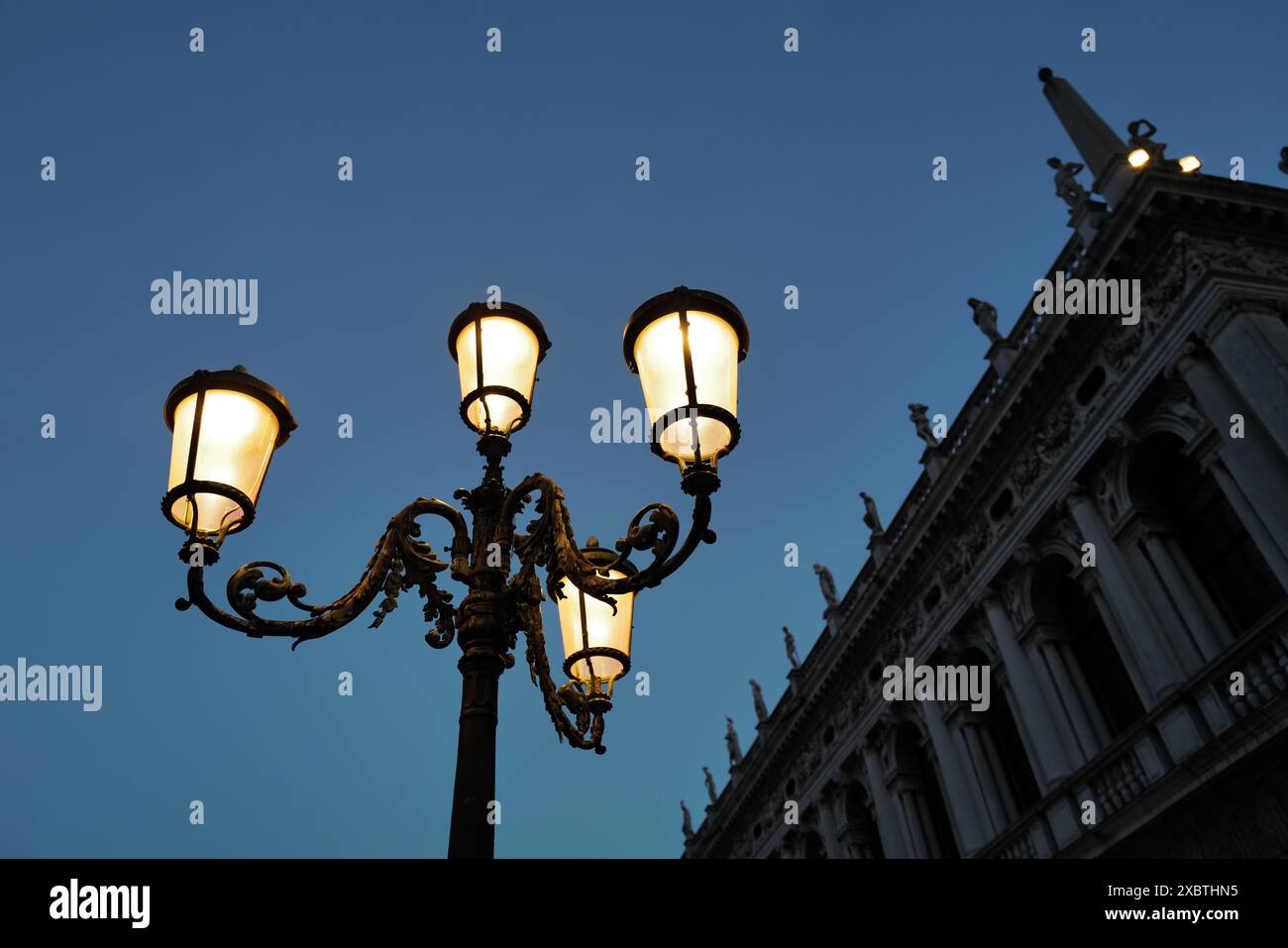 Piazza San Marco di Venezia, serata del Lampost Foto Stock