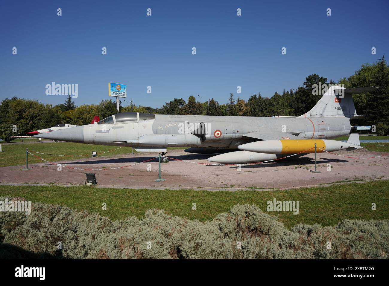ESKISEHIR, TURKIYE - 17 SETTEMBRE 2023: Turkish Air Force Lockheed F-104G Starfighter (7190) esposto al Vecihi Hurkus Aviation Park Foto Stock