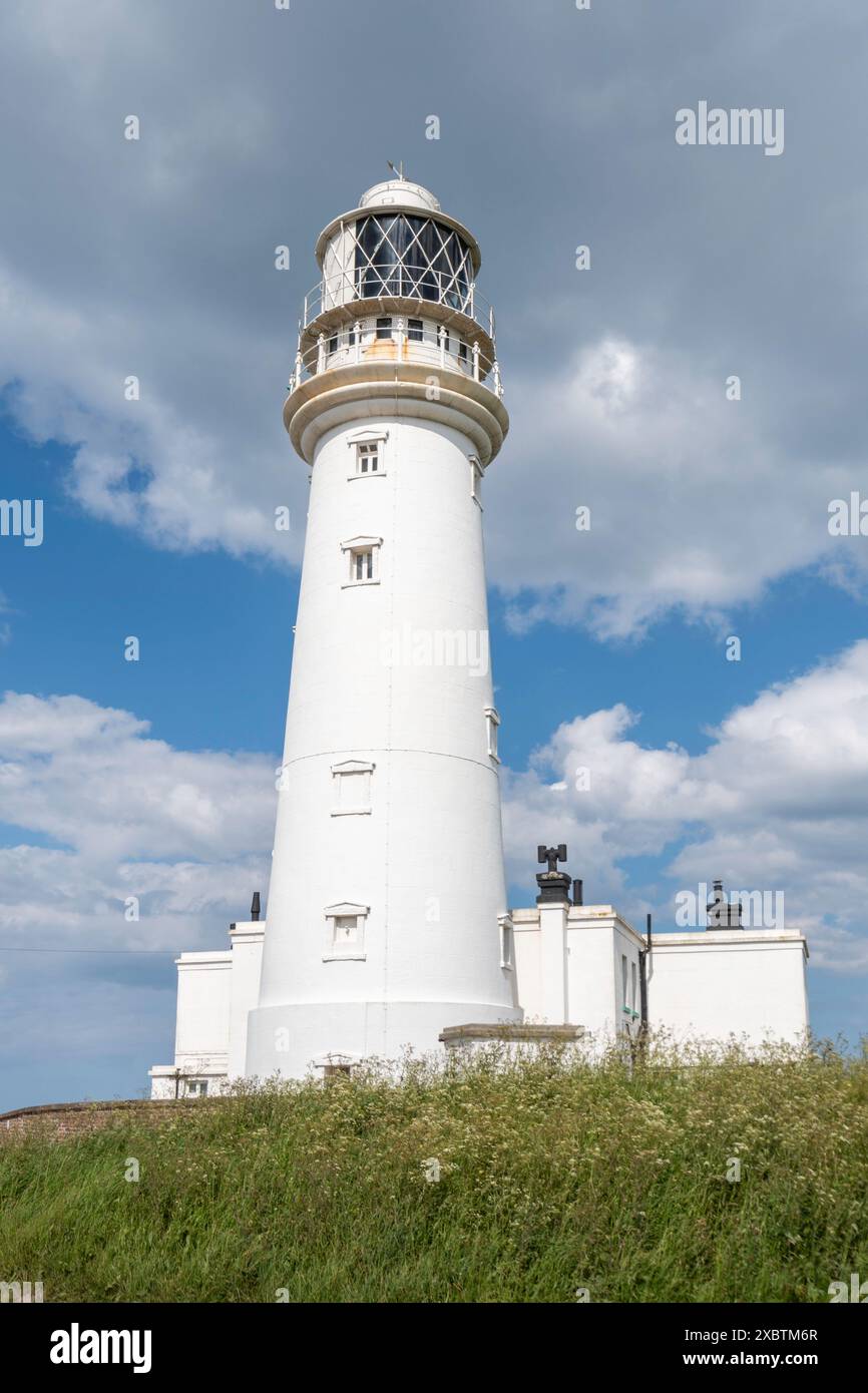 Faro di Flamborough Head, un punto di riferimento sulla costa del promontorio di Flamborough nell'East Yorkshire, Inghilterra, Regno Unito Foto Stock Faro di Flamborough Head, un punto di riferimento sulla costa del promontorio di Flamborough nell'East Yorkshire, Inghilterra, Regno Unito Foto Stock