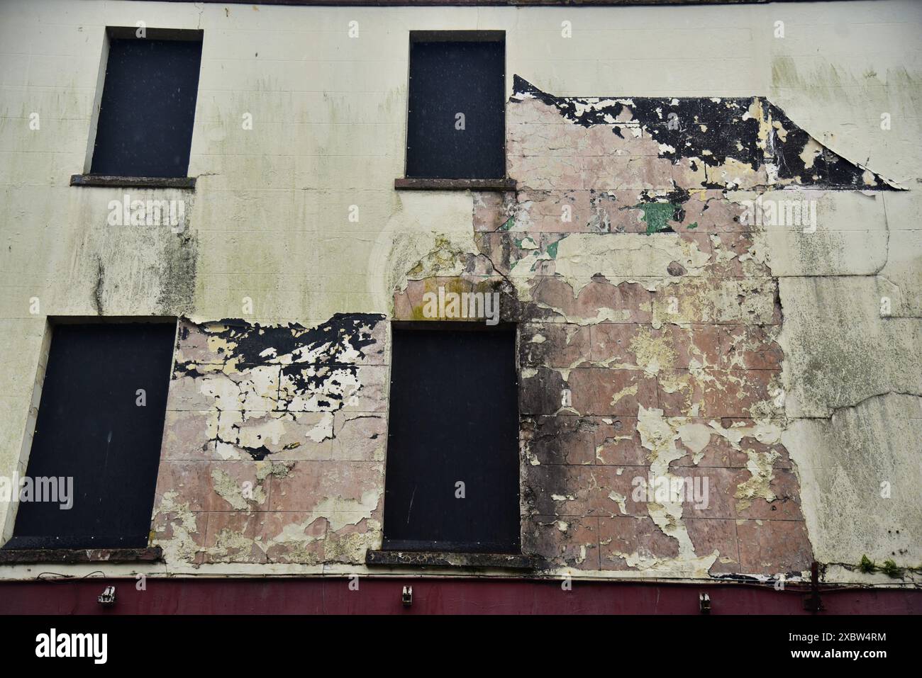 Le foto mostrano il centro di Bridgend, 3 settimane prima delle elezioni generali del 2024, un posto chiave per il Partito Laburista. Foto Stock