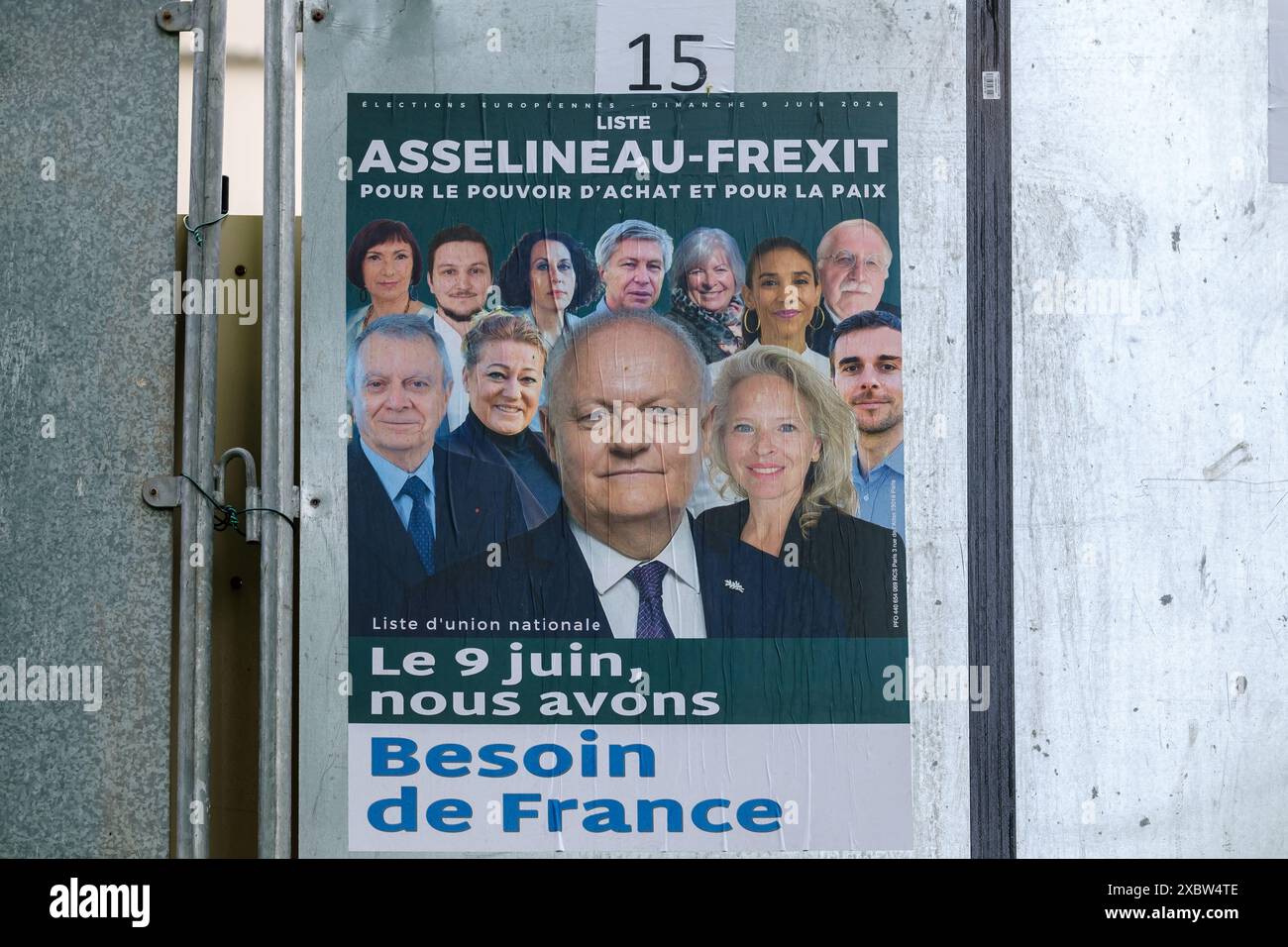 Parigi, Francia - 4 giugno 2024 : Ritratto di Asselineau, candidato dell'Unione Nazionale su un poster della campagna a Parigi Foto Stock