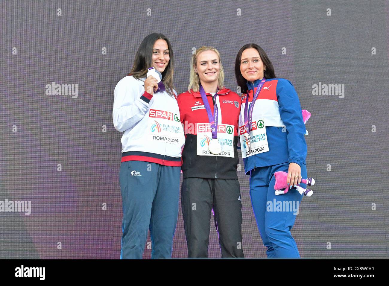 Roma, Italia. 12 giugno 2024. Stadio Olimpico, Roma, Italia - Adriana VILAGOS, Victoria HUDSON, Marie-Therese OBST vincitrice d'argento, d'oro e di bronzo Javelin Throw Women durante i Campionati europei di atletica leggera 2024 giorno 6, 12 giu 2024 (foto di Roberto Ramaccia/Sipa USA) crediti: SIPA USA/Alamy Live News Foto Stock