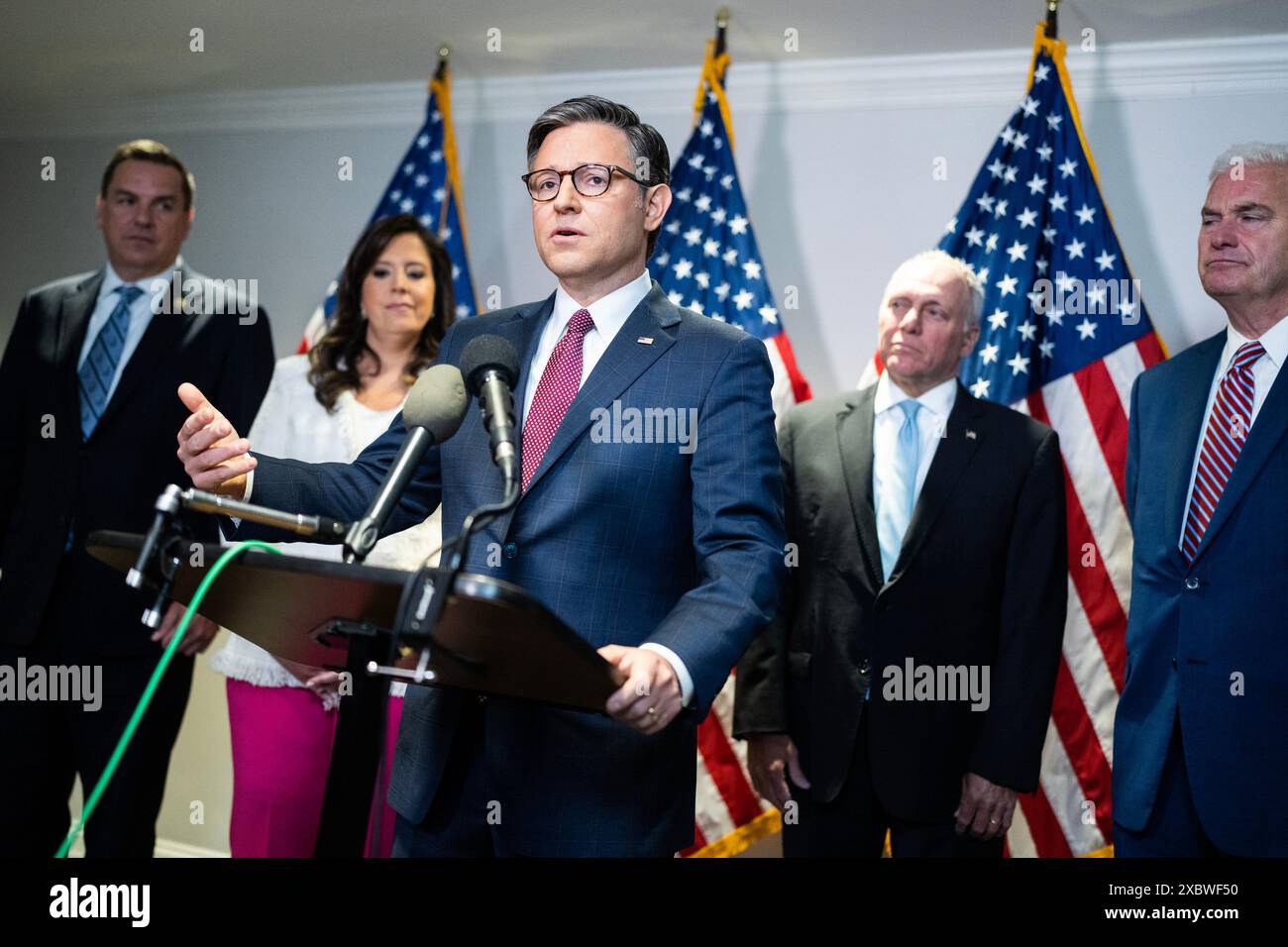 Washington, Stati Uniti. 13 giugno 2024. Il relatore della camera Mike Johnson, R-LA., parla ad una conferenza stampa dopo un incontro della House Republican Conference con l'ex presidente Donald Trump a Washington DC giovedì 13 giugno 2024. Apparvero anche da sinistra, il Rep. Richard Hudson, R-N.C., presidente del Comitato Nazionale Repubblicano del Congresso, il presidente della Conferenza Repubblicana della camera Elise Stefanik, R-N.Y., il leader della maggioranza della camera Steve Scalise, R-la. E il Whip della maggioranza della camera Tom Emmer, R-Minn. Foto della piscina di Tom Williams/UPI credito: UPI/Alamy Live News Foto Stock