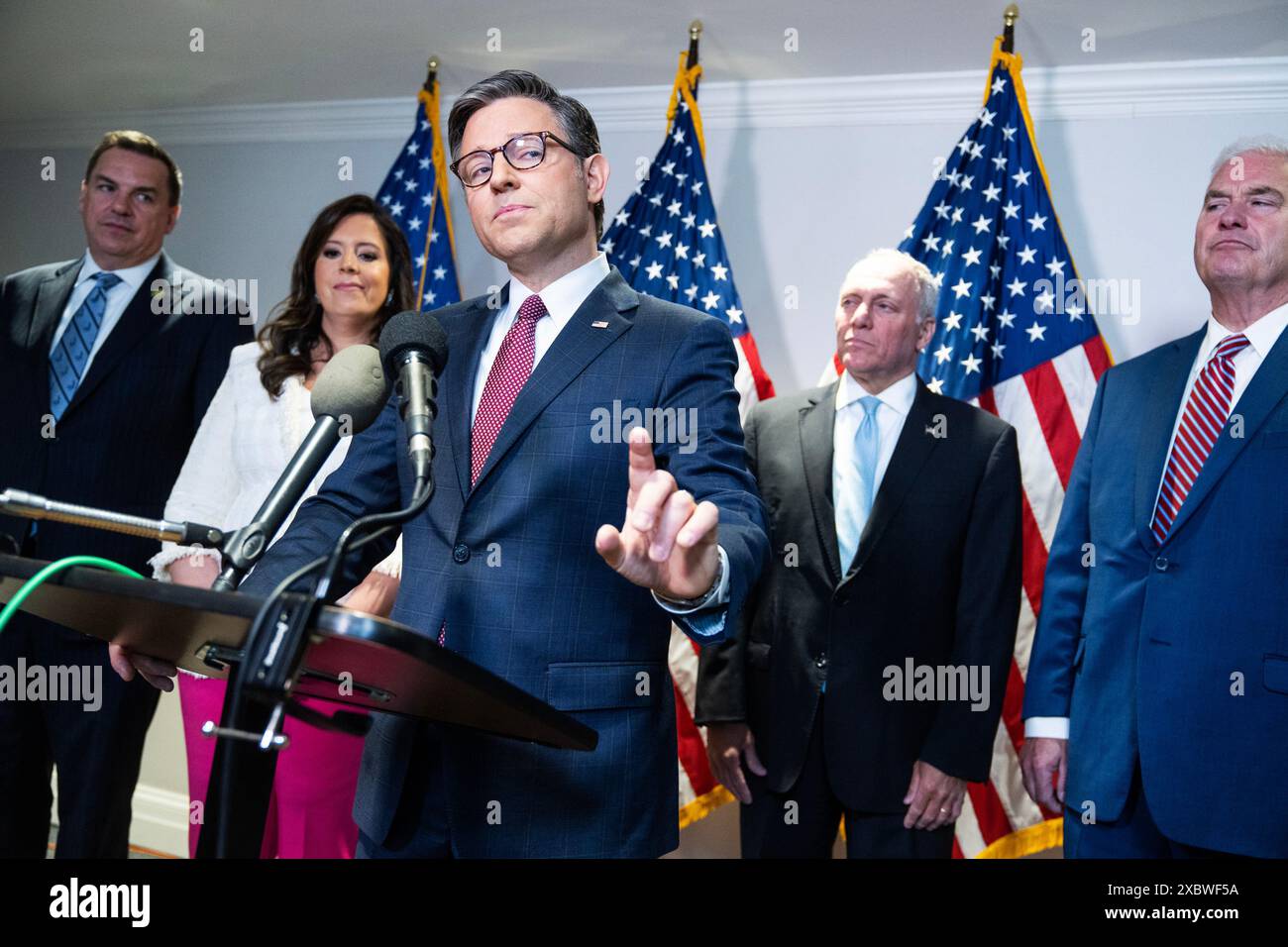 Washington, Stati Uniti. 13 giugno 2024. Il relatore della camera Mike Johnson, R-LA., parla ad una conferenza stampa dopo un incontro della House Republican Conference con l'ex presidente Donald Trump a Washington DC giovedì 13 giugno 2024. Apparvero anche da sinistra, il Rep. Richard Hudson, R-N.C., presidente del Comitato Nazionale Repubblicano del Congresso, il presidente della Conferenza Repubblicana della camera Elise Stefanik, R-N.Y., il leader della maggioranza della camera Steve Scalise, R-la. E il Whip della maggioranza della camera Tom Emmer, R-Minn. Foto della piscina di Tom Williams/UPI credito: UPI/Alamy Live News Foto Stock
