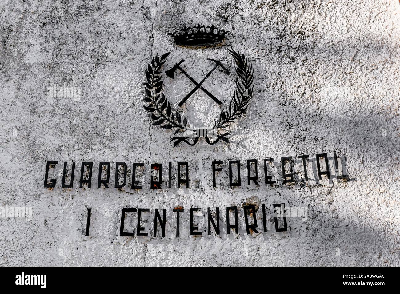 Monumento in commemorazione del primo centenario dei Rangers forestali, vicino a Fuencaliente, provincia di Ciudad Real, Spagna Foto Stock