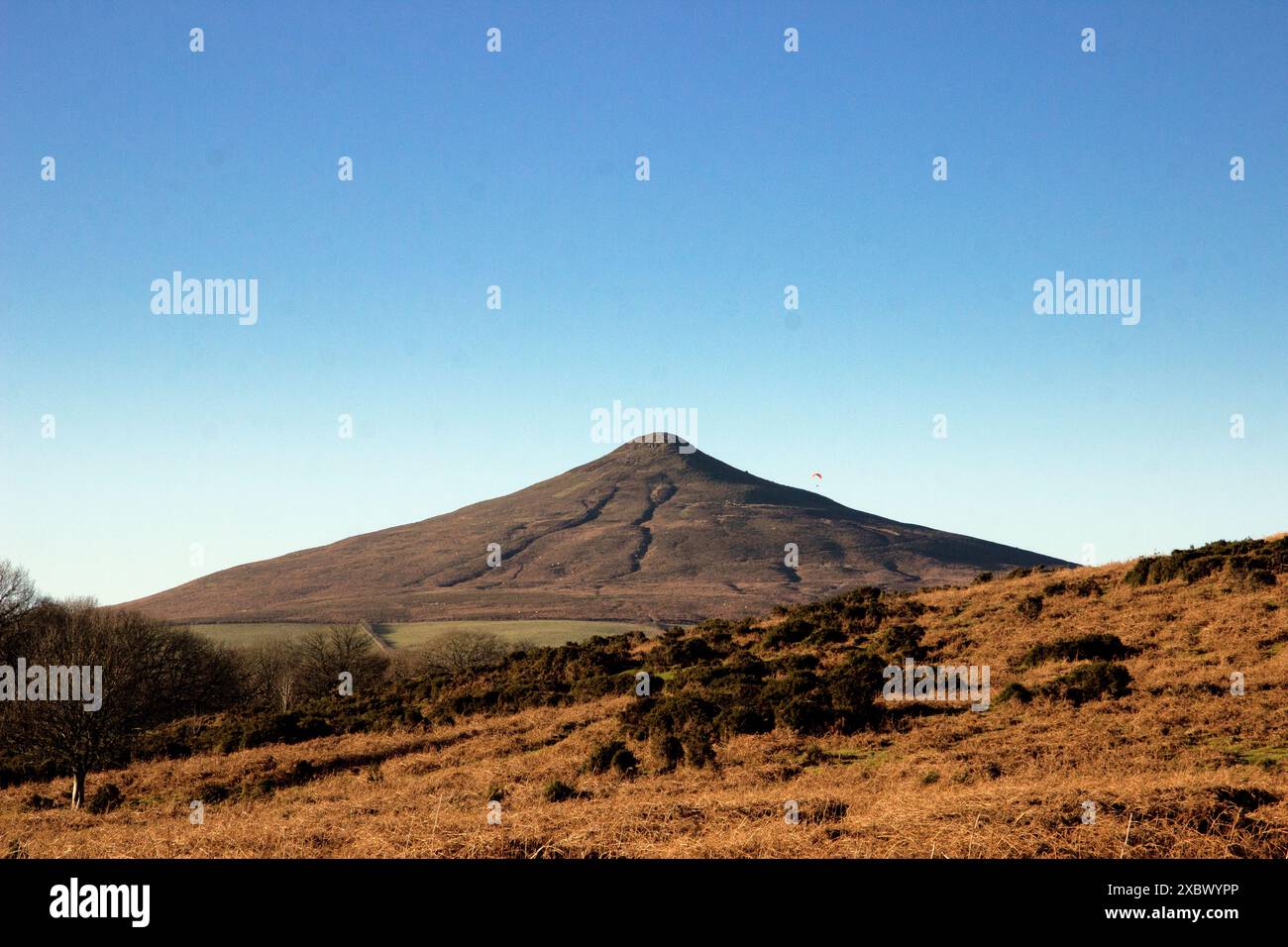 Il Pan di zucchero, Mynydd Pen-y-fal, si trova sul bordo meridionale delle Black Mountains a Bannau Brycheiniog, il Parco Nazionale dei Brecon Beacons Foto Stock