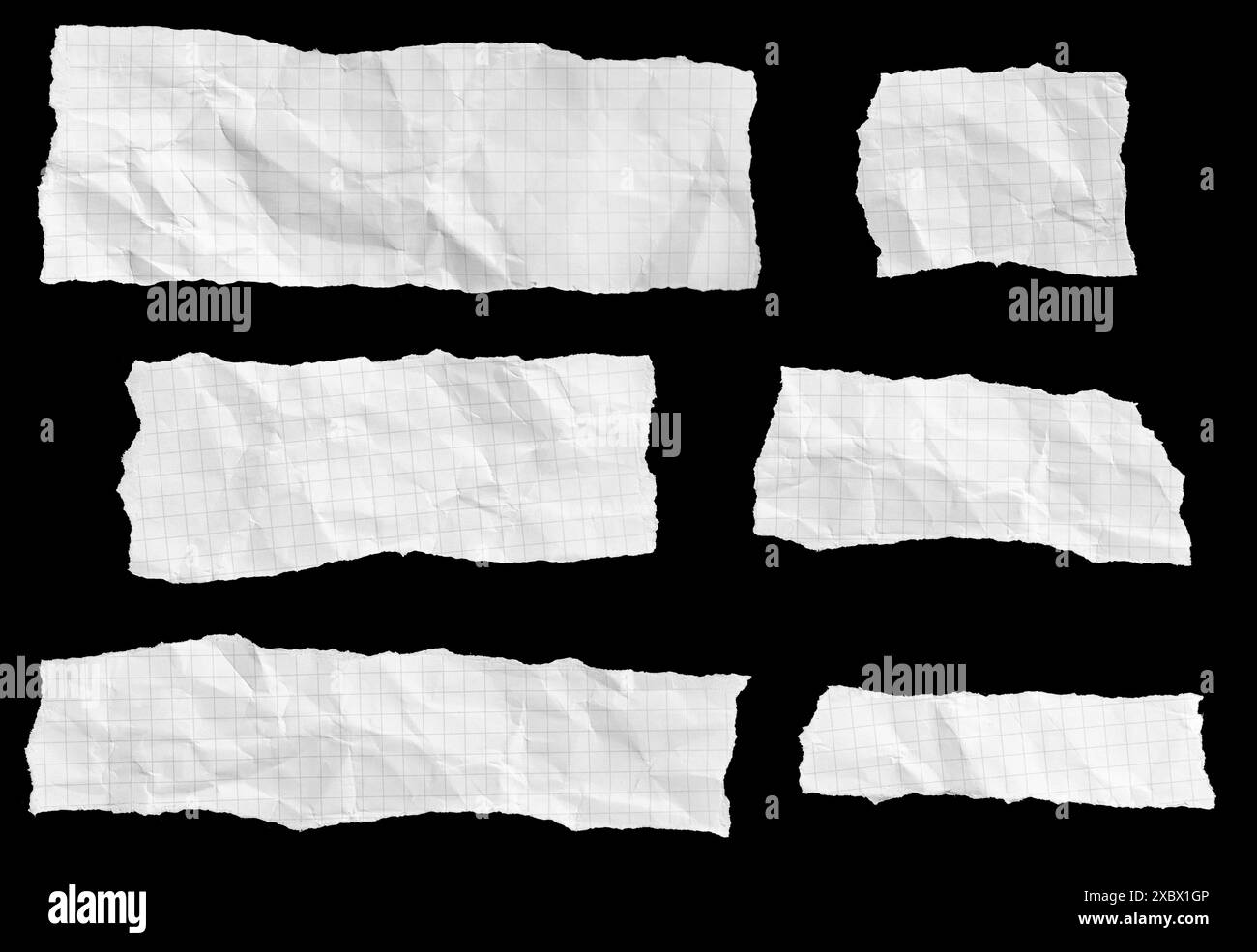 Set di pezzi di carta grafica strappati e deformati isolati su sfondo nero. Modello modello Foto Stock