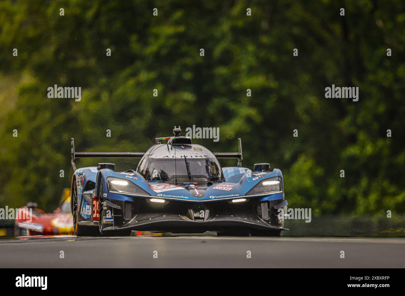 35 MILESI Charles (fra), HABSBURG-Lothringen Ferdinand (aut), CHATIN Paul-Loup (fra), Alpine Endurance Team #35, Alpine A424, Hypercar, FIA WEC, azione durante la 24 ore di le Mans 2024, 4° round del Campionato Mondiale Endurance 2024, sul circuito des 24 Heures du Mans, il 13 giugno, 2024 a le Mans, Francia Foto Stock