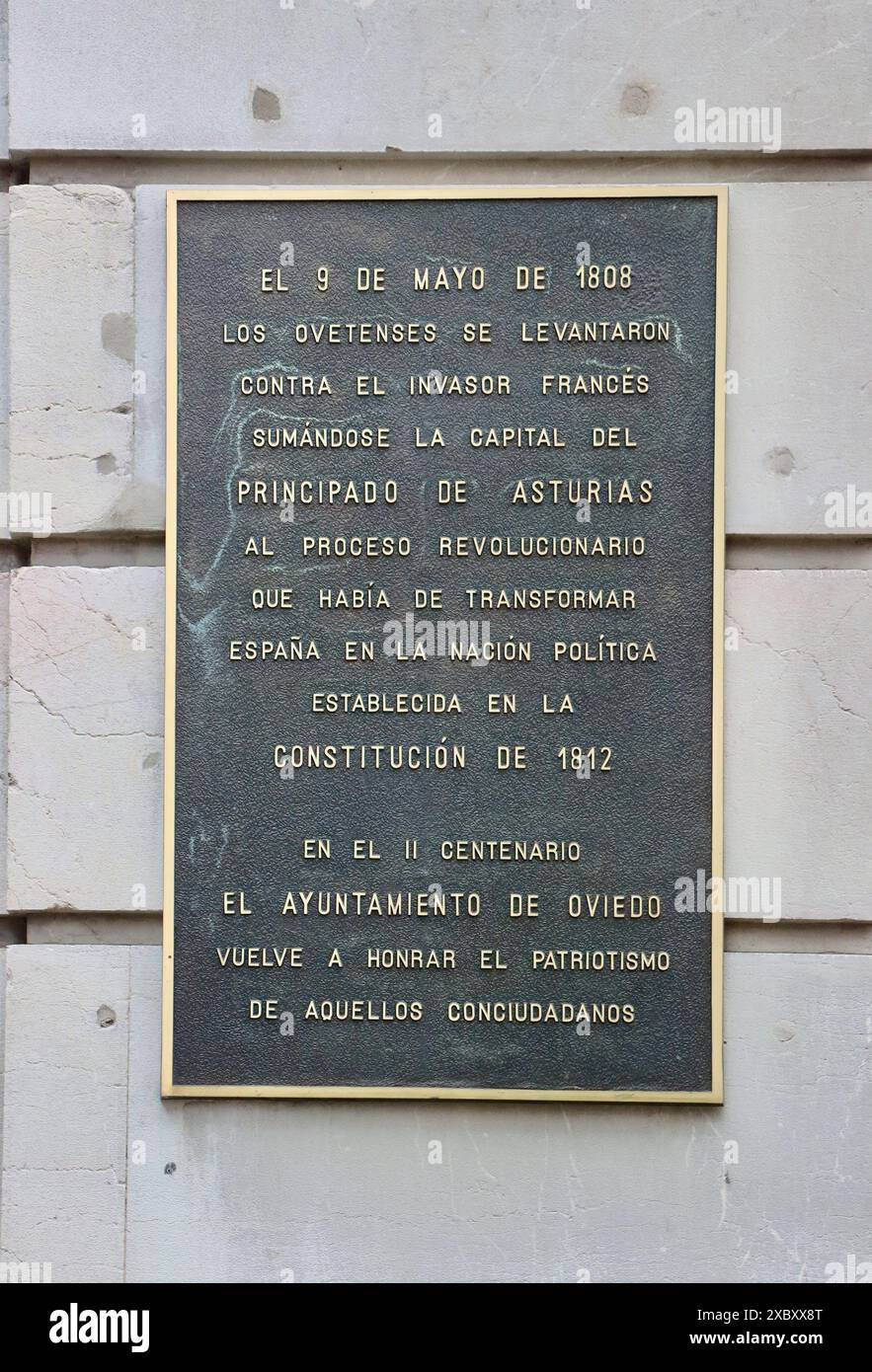 Targa di bronzo in memoria della gente di Oviedo che combatté contro l'esercito francese occupante 9 maggio 1808 Guerra d'indipendenza spagnola Oviedo Asturias Spagna Foto Stock