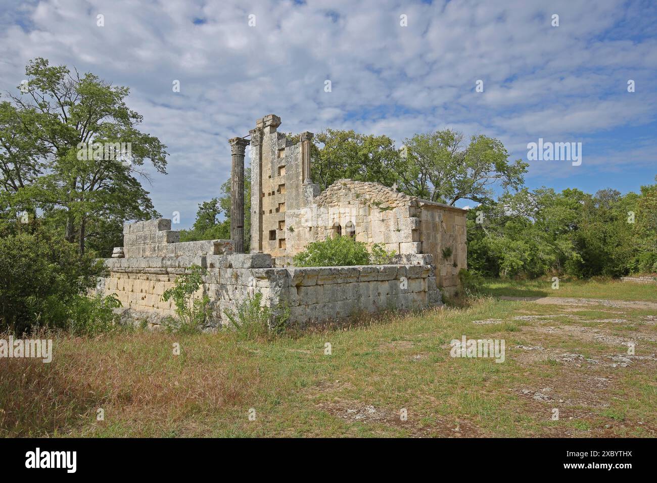 Tempio romano, rovine, epoca romana, castello Bas, Vernegues, Bouches-du-Rhone, Provenza, Francia Foto Stock