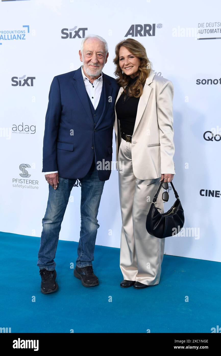 Dieter Hallervorden und Frau Christiane Zander bei dem FEST DER PRODUKTIONSALLIANZ a Berlino 13.06.2024 *** Dieter Hallervorden e la Sig.ra Christiane Zander al FEST DER PRODUKTIONSALLIANZ a Berlino 13 06 2024 Foto Stock