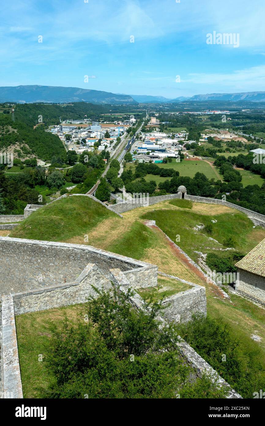 Sisteron. Vista della zona di attività dalla Cittadella l . Alpes-de-Haute-Provence. Provence-Alpes-Côte d'Azur. Francia Foto Stock