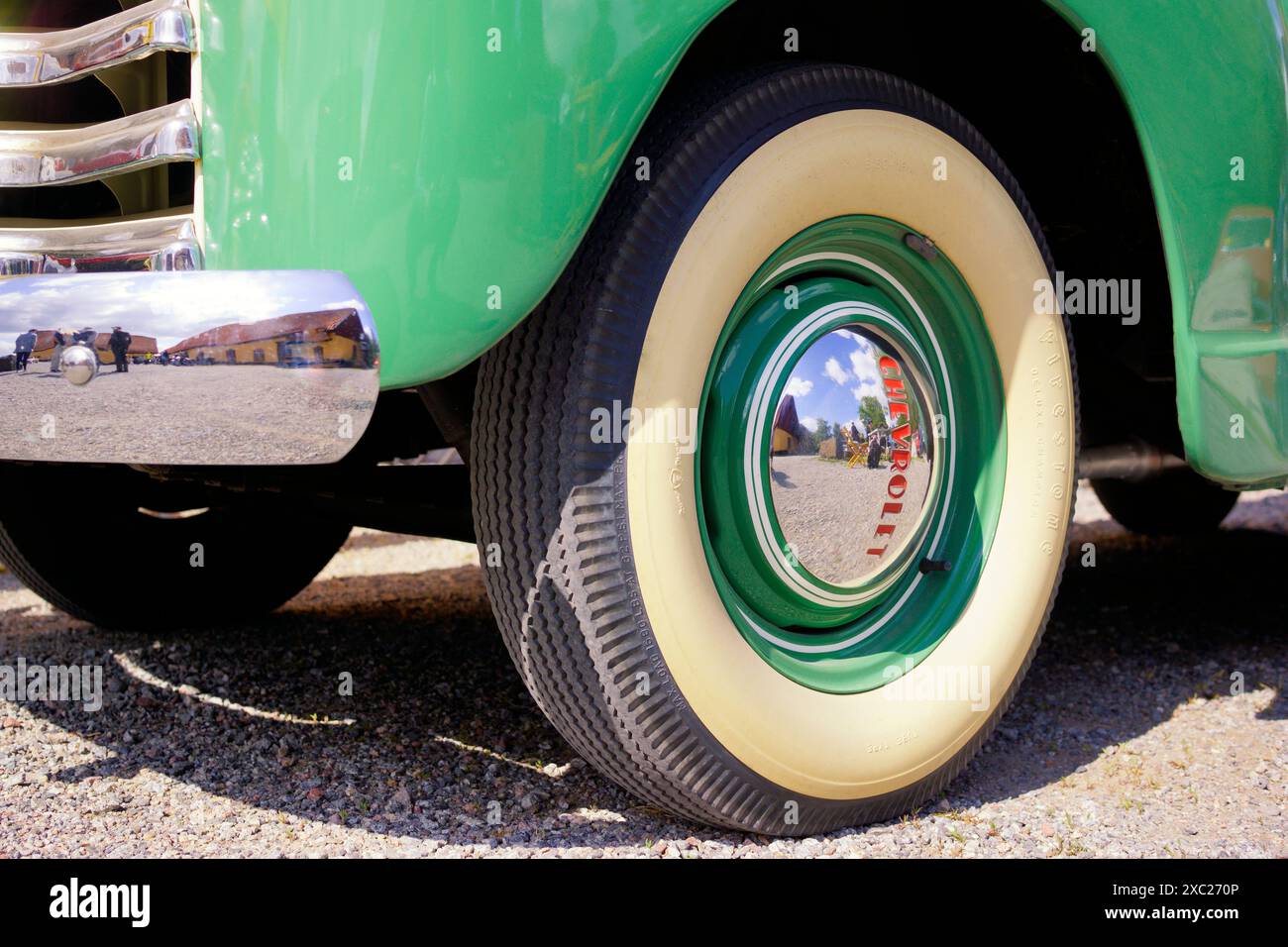 Coprimozzo cromato su un pickup Chevrolet vintage Foto Stock