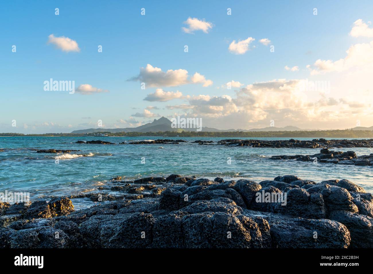 Mare blu calmo, Trou d'Eau Douce, Isola di Mauritius Foto Stock