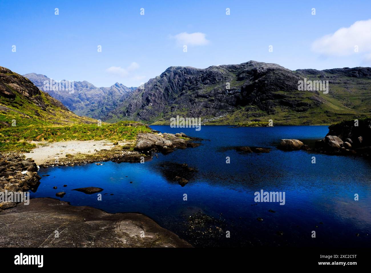 costa frastagliata del loch coruisk Foto Stock