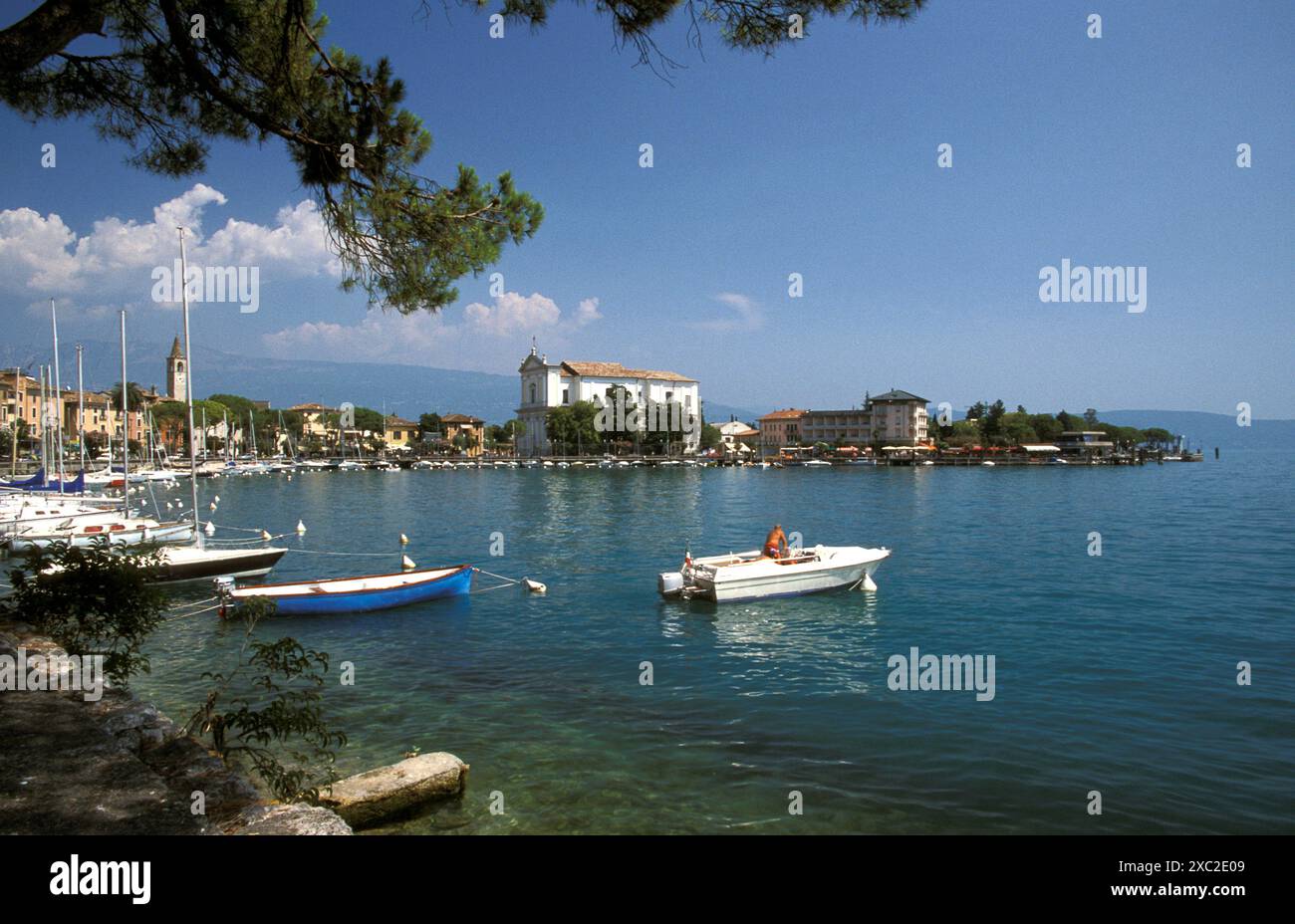 Toscolano Maderno sulla sponda occidentale del Lago di Garda, Brescia, Lombardia, Italia Foto Stock