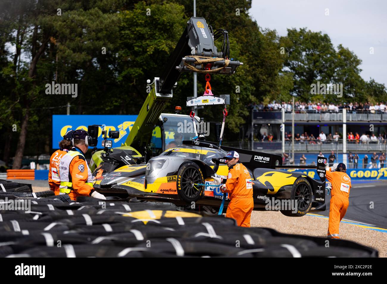 Marshalls 65 SALES Rodrigo (usa), BECHE Mathias (swi), HUFFAKER Scott (usa), Panis Racing, Oreca 07 - Gibson #65, LMP2 PRO/AM, durante le prove libere 3 della 24 ore di le Mans 2024, 4° round del Campionato Mondiale Endurance 2024, sul circuito des 24 Heures du Mans, il 13 giugno 2024 a le Mans, Francia Foto Stock