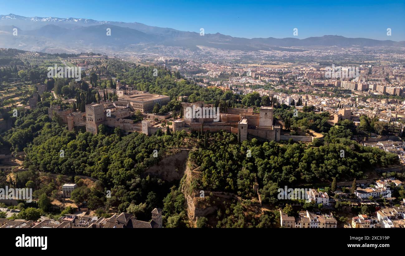 Vista aerea della splendida Alhambra di Granada, Andalusia, Spagna. Foto Stock