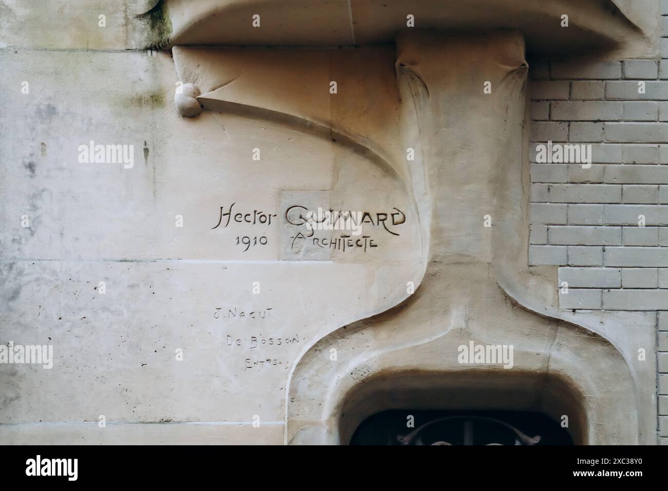 Parigi, Francia - 26 maggio 2024: Famosa casa Art Nouveau dell'architetto Hector Guimard nel 16° arrondissement di Parigi Foto Stock