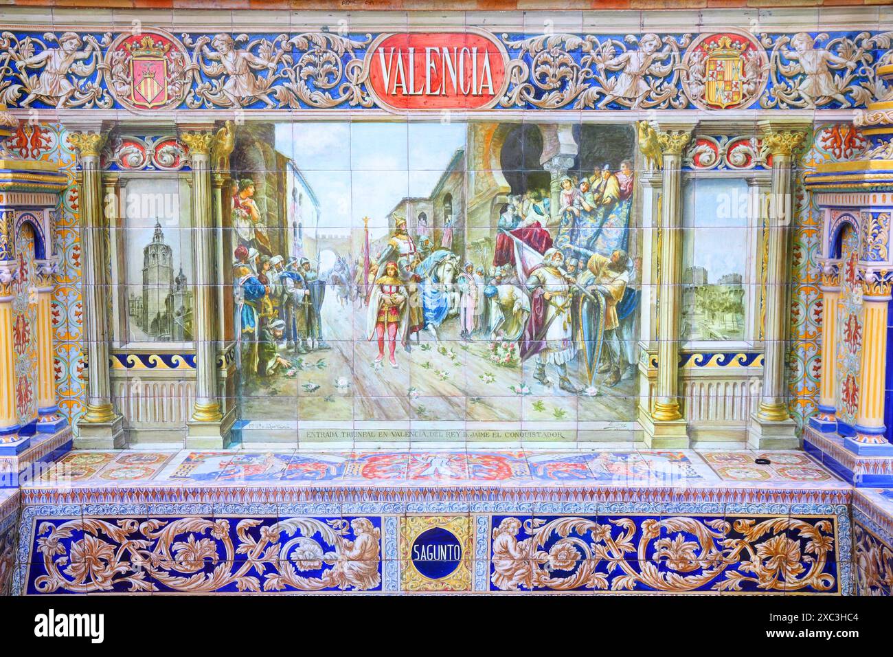 Siviglia, SPAGNA - 3 NOVEMBRE 2012: Valencia azulejos tema dettaglio della famosa Plaza de Espana a Siviglia. Il revival rinascimentale e gli stili art deco la Foto Stock