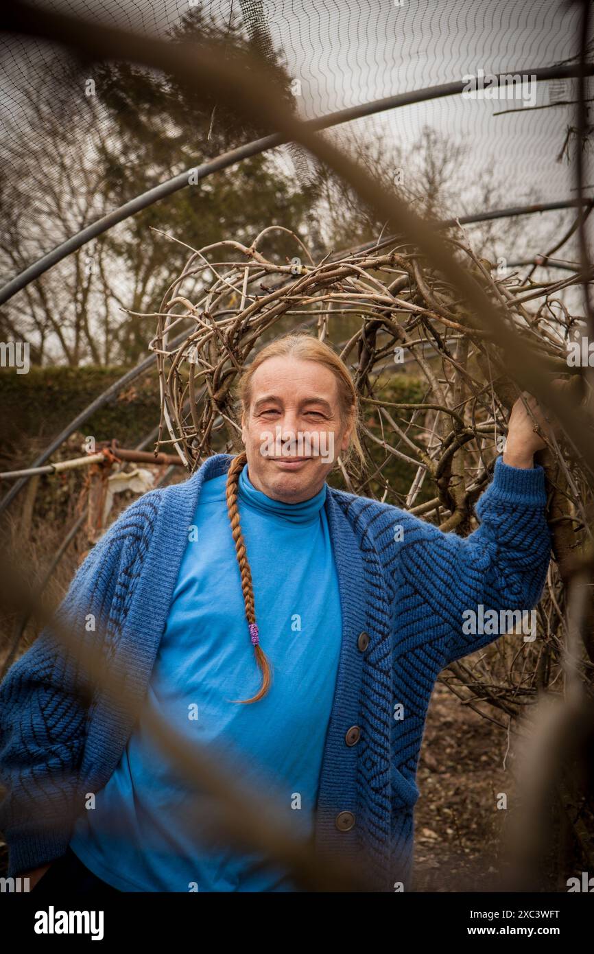 L'esperto di giardinaggio BOB FLOWERDEW a casa Foto Stock