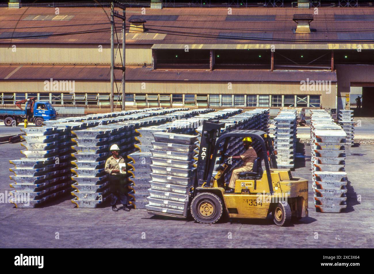 Suriname, Paramaribo. Stoccaggio di alluminio, realizzato dalla miniera di bauxite. Foto Stock