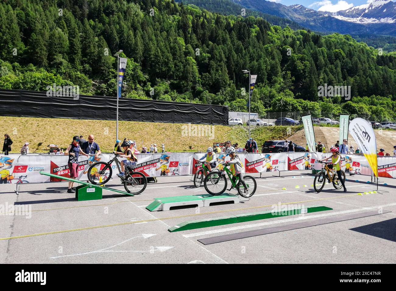 Svizzera, Canton Ticino, Tour de Suisse 2024, ambrì, gymkhana per bambini Foto Stock