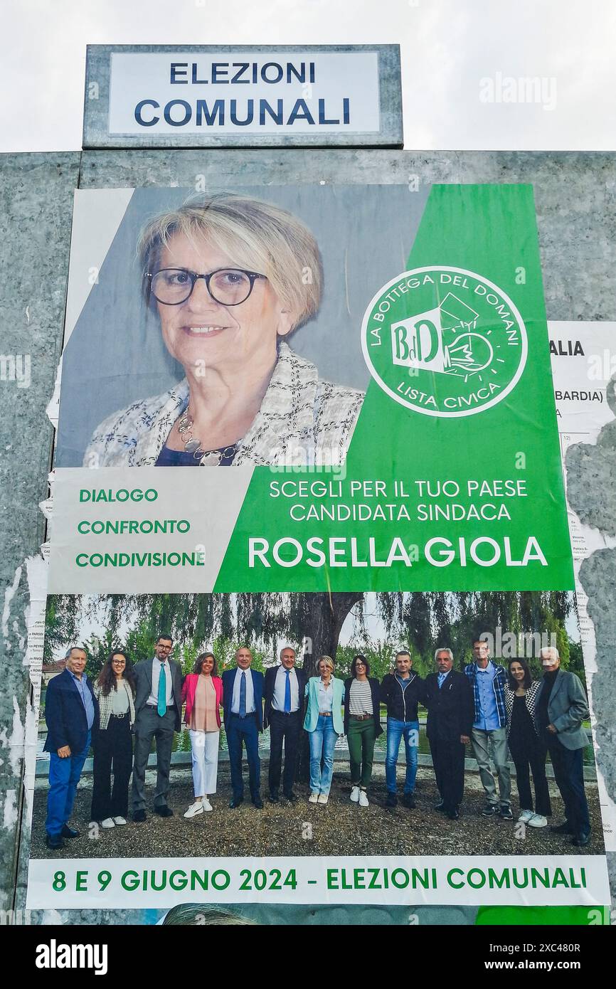 Italia, Lombardia, Casorezzo, manifesti per le elezioni europee e locali del 2024, Rosella Giola Foto Stock