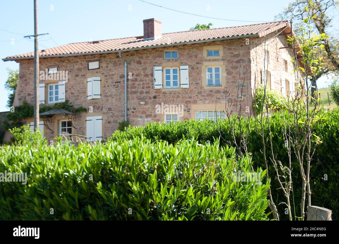 Casa rurale e giardino; Belmont de la Loire; Loira; Francia orientale; cottage convertito; alloggi rurali; Foto Stock