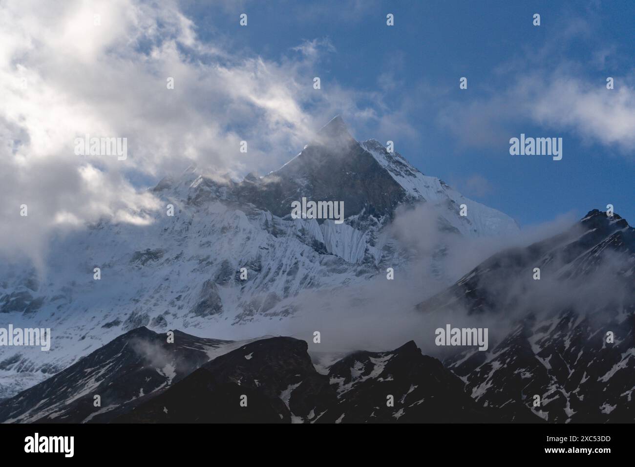 Montagna in Nepal, campo base dell'Annapurna, montagna Machapuchare, Annapurna Trekking, viaggi in Nepal, la bellezza del Nepal Foto Stock