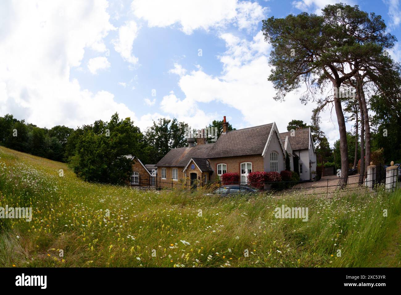 La Old National School, Keston Common, Bromley, Kent. Una scuola vittoriana del villaggio 1855-1967 e 1972-1999 come Keston College, un istituto per i diritti umani. Foto Stock