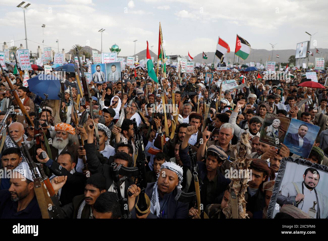 Houthi protesta contro Stati Uniti e Israele a Sana'a Foto Stock