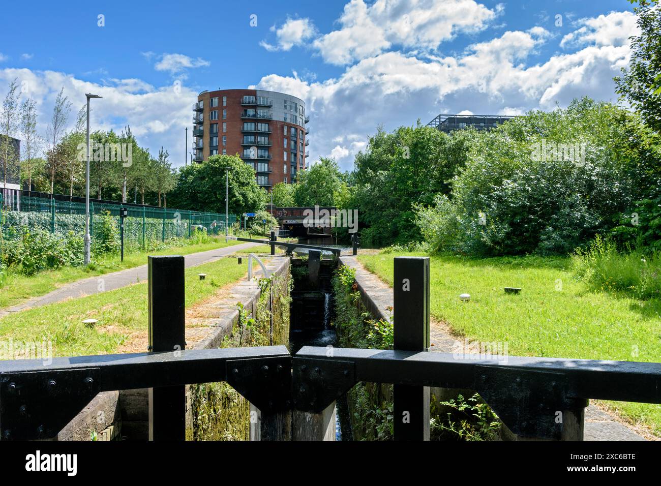 Appartamento 'The Drum' isolato da una chiusa sul canale di Ashton vicino a Sportcity, Manchester, Inghilterra, Regno Unito Foto Stock
