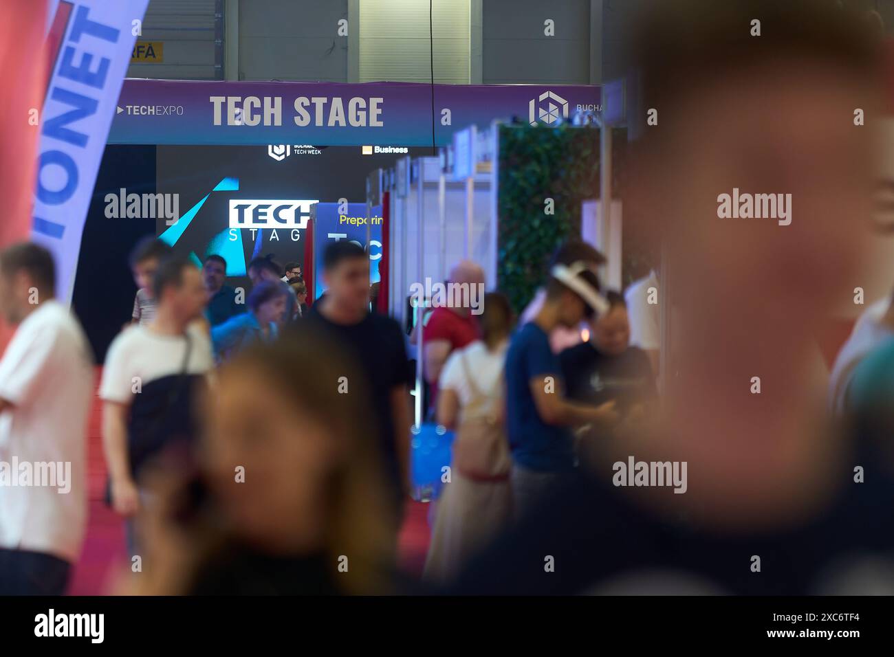 Bucarest, Romania. 14 giugno 2024: TechExpo 2024 al ROMEXPO Exhibition Center di Bucarest. TechExpo Technology festival in Romania che riunisce nuove tecnologie nel settore dei trasporti ibridi ed elettrici, della robotica, della sanità elettronica, della tecnologia sportiva, dei sistemi intelligenti, giochi, gadget innovativi e comunicazioni. Crediti: Lucian Alecu/Alamy Live News Foto Stock