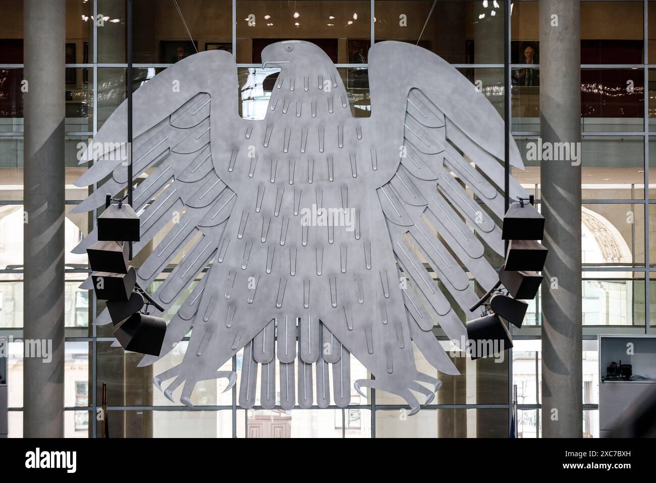 L'aquila federale nella camera plenaria del Bundestag tedesco, Berlino, 13 giugno 2024, Berlino, Berlino, Germania Foto Stock