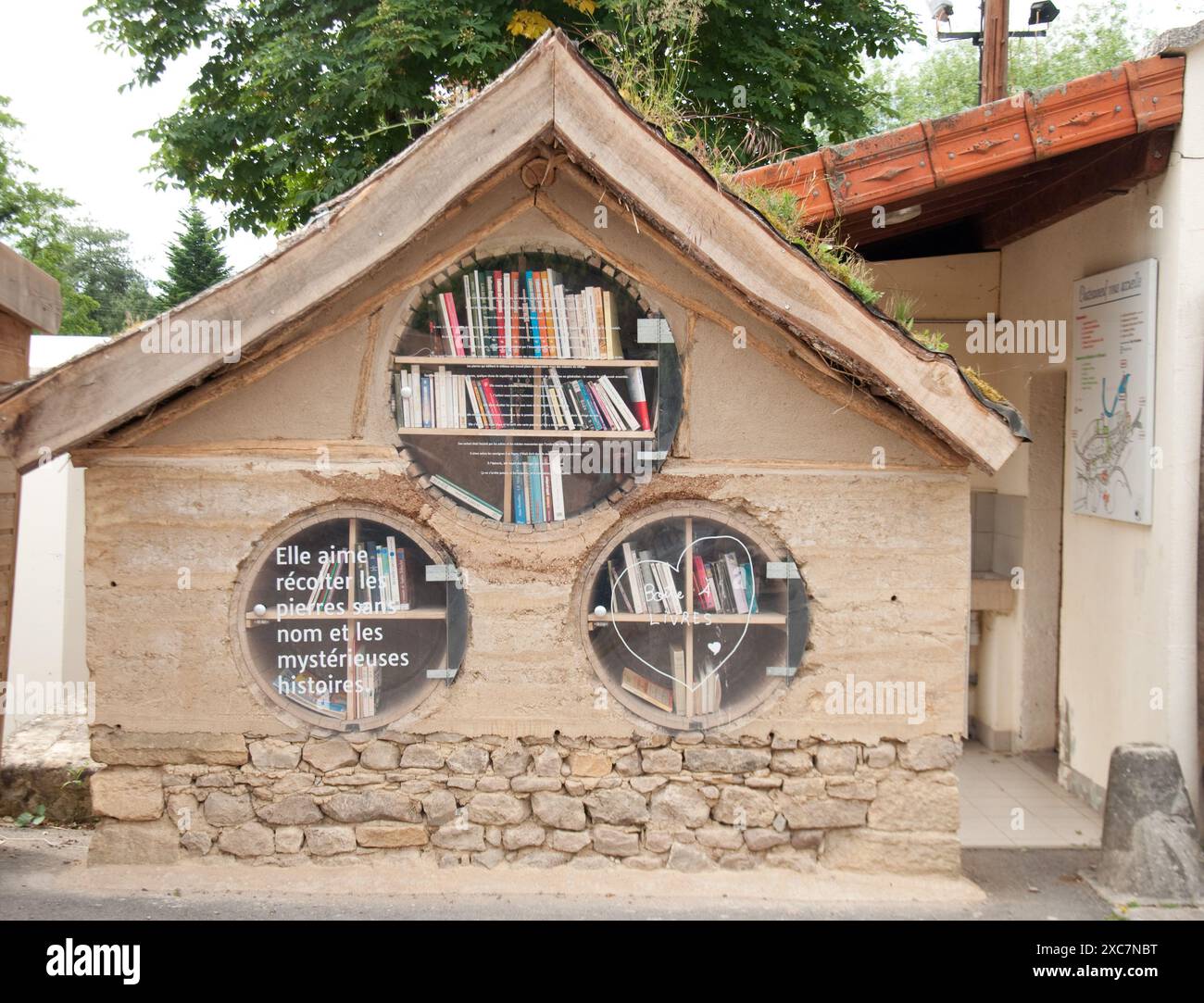 Book Exchange, Chateauneuf, Saône-et-Loire, Bourgogne-Franca Contea, Francia orientale. Foto Stock