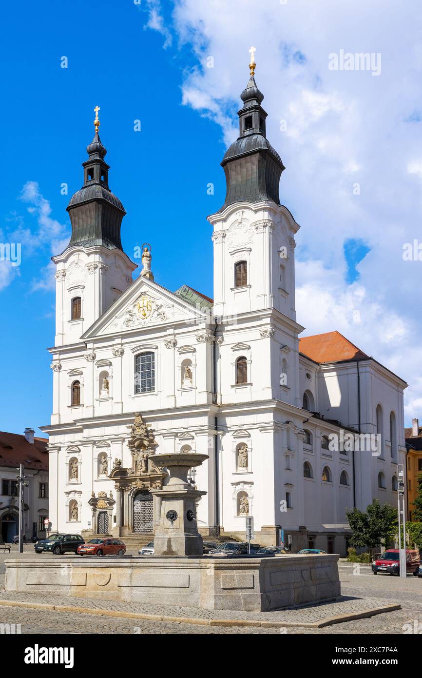 kostel sv. Ignace s katakombami, Klatovy, Ceska republika / chiesa di Sant'Ignaco, città di Klatovy, repubblica Ceca Foto Stock