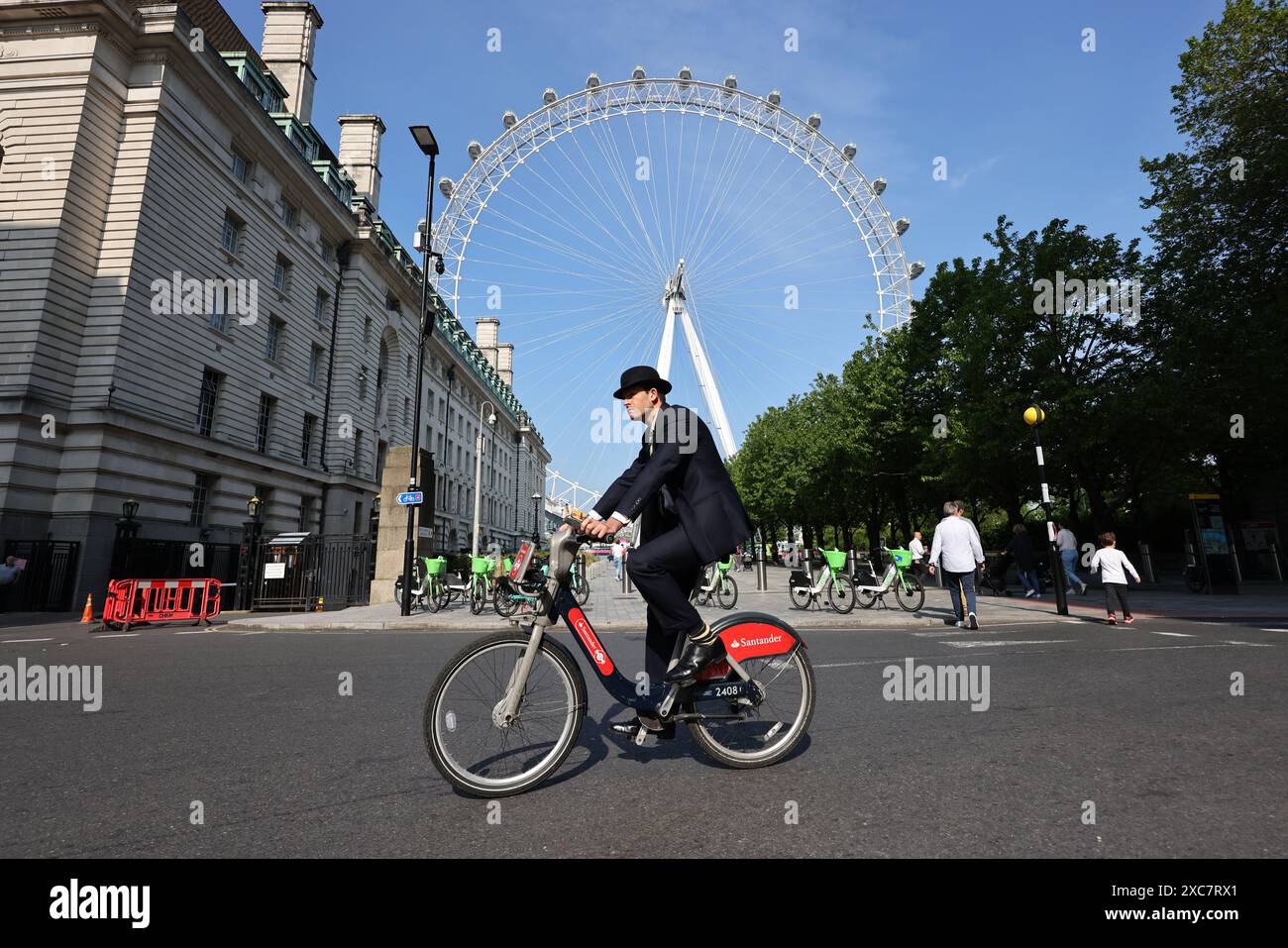 Vedute generali dei monumenti di Londra, del Big Ben, della Millennium Wheel, dei taxi neri, degli autobus di Londra e di Trafalgar Square, Londra, Regno Unito. Foto Stock