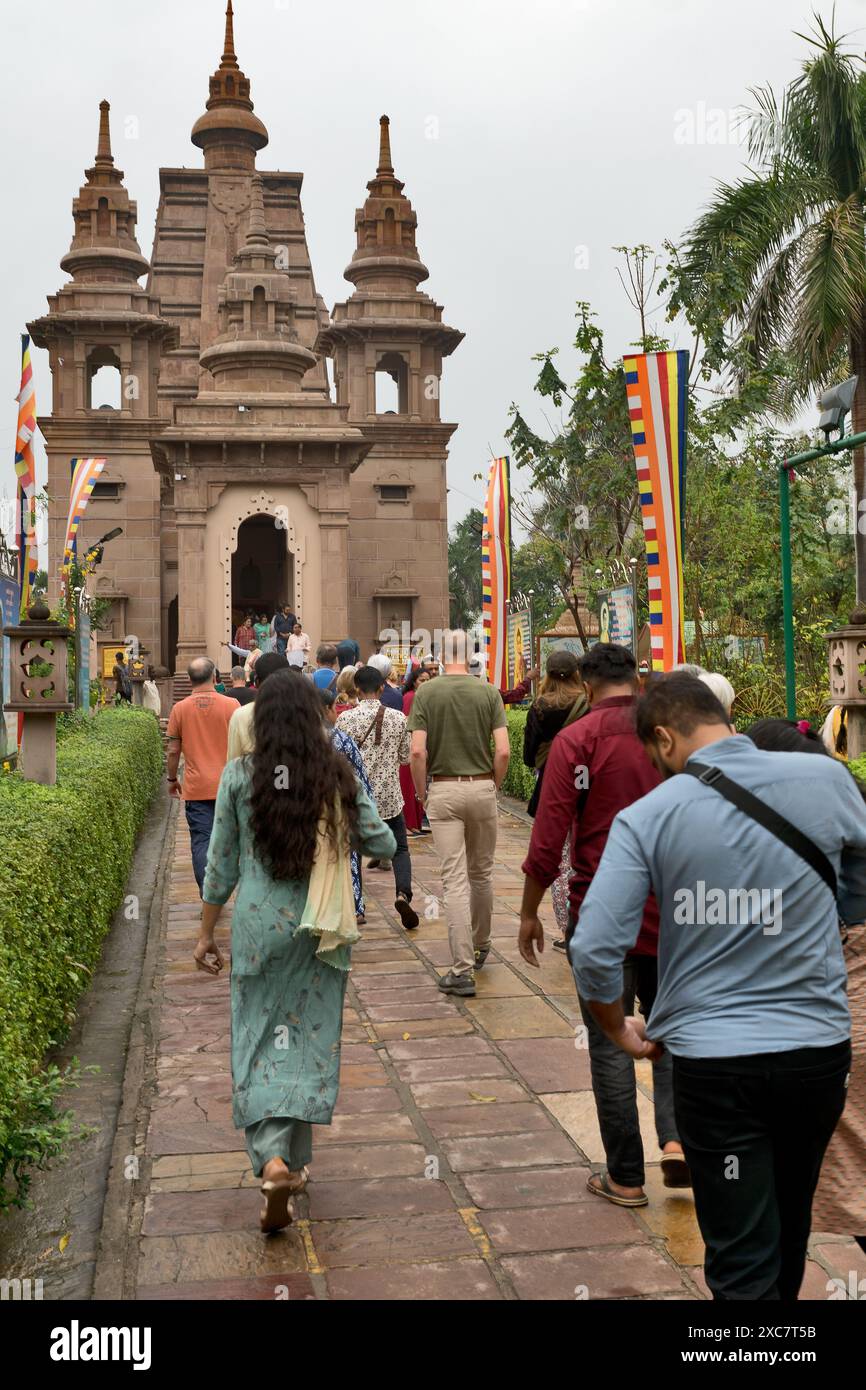 Sarnath, India: Tempio del buddha. Il tempio del buddha è il luogo in cui Buddha predicava per la prima volta Foto Stock