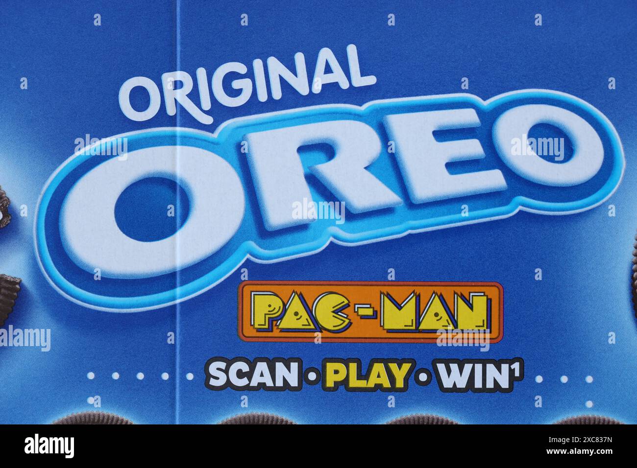 KIEV, UCRAINA - 20 APRILE 2024 Oreo pac-man croccanti pacchetti di biscotti. Il marchio Oreo è di proprietà della società americana Mondelez International Foto Stock