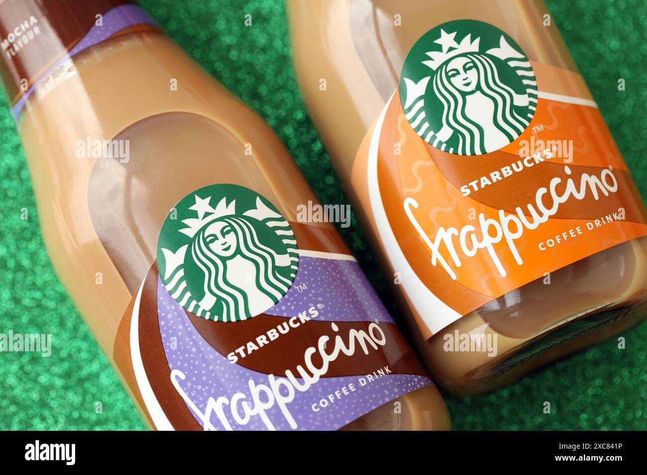 KIEV, UCRAINA - 20 APRILE 2024 Starbucks Frappuccino Coffee drink. Starbucks con sede a Seattle è la più grande azienda di caffè al mondo, con oltre 20.000 negozi in 62 paesi Foto Stock