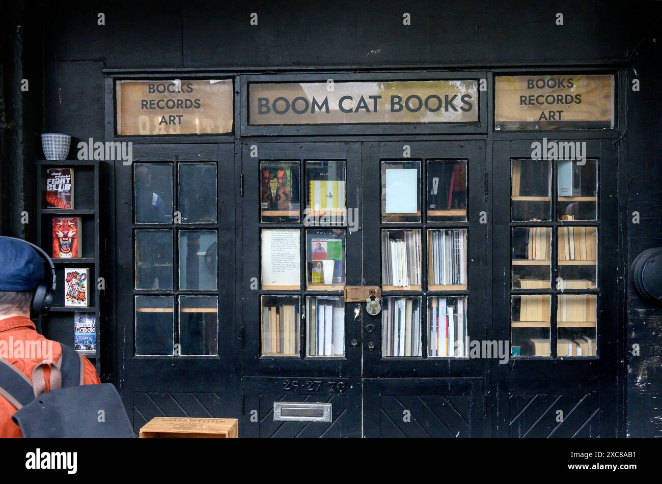 Londra, Regno Unito. Boom Cat Books Shop nel mercato di Camden Lock Foto Stock