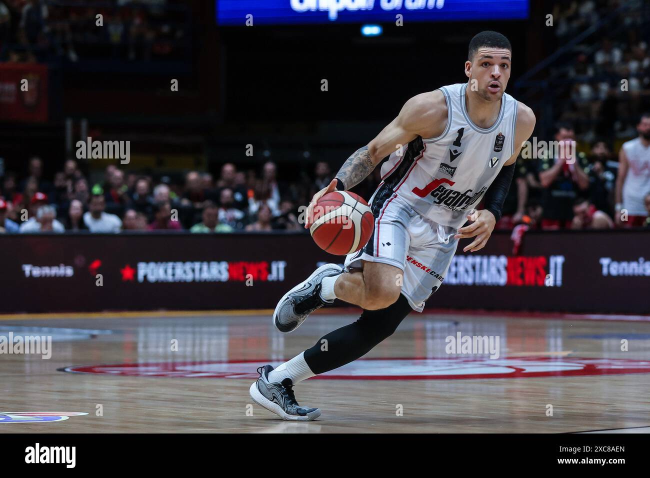 Milano, Italia. 13 giugno 2024. Gabriel Lundberg #1 di Virtus Segafredo Bologna visto in azione durante la finale LBA Lega Basket A 2024 gara 4 tra EA7 Emporio Armani Milan e Virtus Segafredo Bologna all'Unipol Forum. Punteggio finale; Milano 85:73 Virtus Bologna. (Foto di Fabrizio Carabelli/SOPA Images/Sipa USA) credito: SIPA USA/Alamy Live News Foto Stock