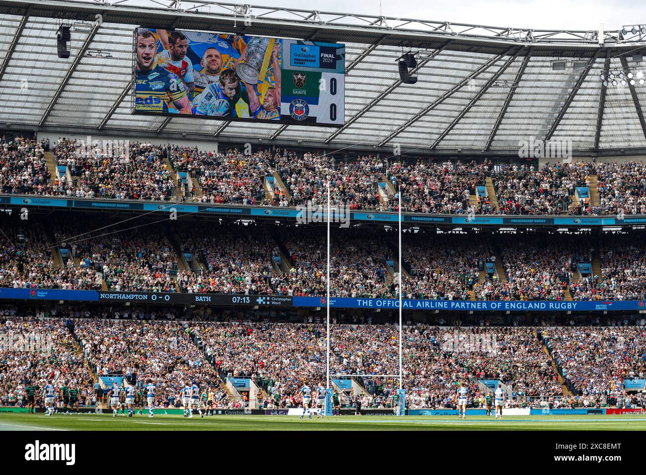 Londra, Inghilterra. Sabato 8 giugno 2024. I tifosi applaudono al 7° minuto in memoria di Rob Burrow durante la finale di Premiership Gallagher tra Bath e. Foto Stock