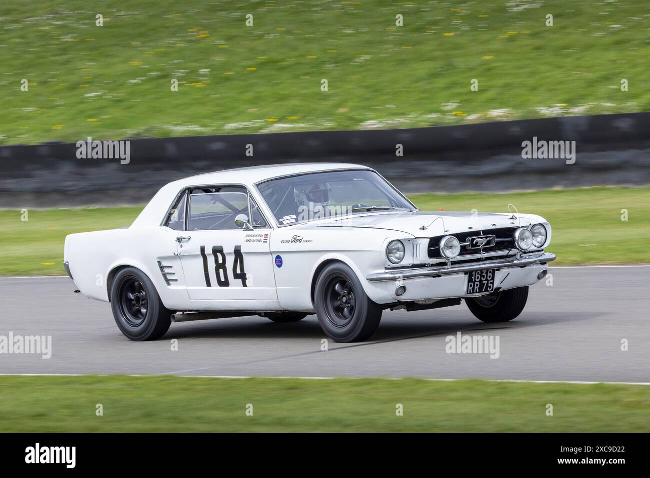 Michael van Thiel e Jeroen Bleekemolen nella Ford Mustang 1965 durante la gara Ken Miles Cup al Goodwood 81st Members Meeting 2024, Sussex, Regno Unito Foto Stock