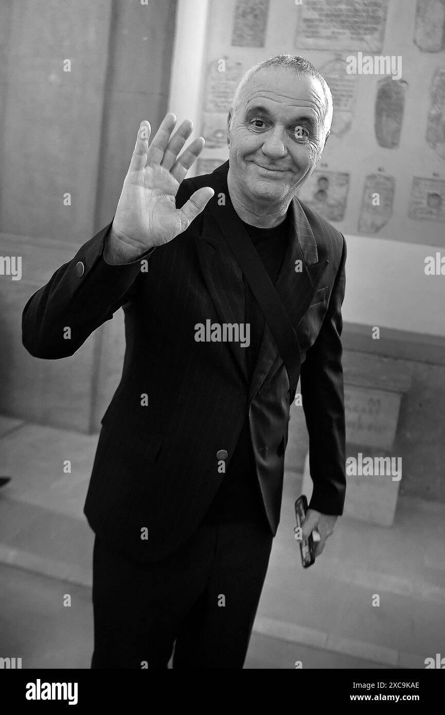 Città del Vaticano, Vaticano. 14 giugno 2024. Giorgio Panariello nella Galleria Lapidaria del Palazzo Apostolico Vaticano, dopo l'incontro con Papa Francesco. Papa Francesco incontra i comici il mondo dell'umorismo al Palazzo Apostolico il 14 giugno 2024 a città del Vaticano, in Vaticano. Papa Francesco ha incontrato più di 100 comici provenienti da tutto il mondo. Credito: dpa/Alamy Live News Foto Stock