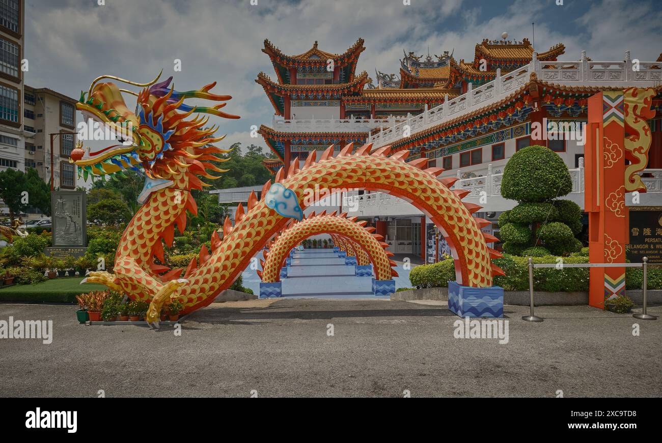 Il tempio Thean Hou a Kuala Lumpur, Malesia, è un tempio a sei livelli della dea cinese del mare Mazu situato su 1,67 acri di terra in cima a Robson Heights Foto Stock