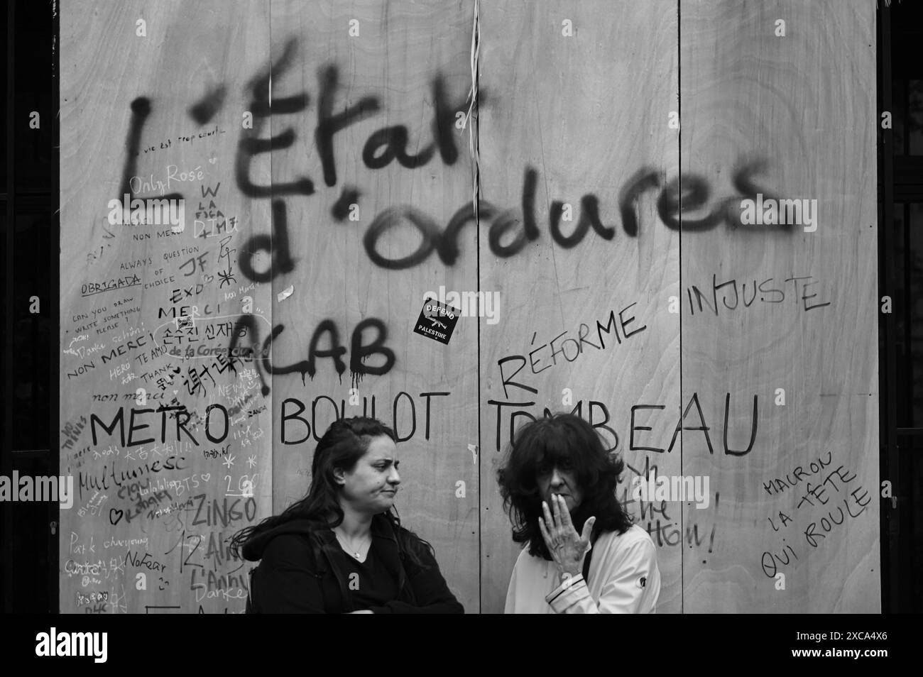Parigi, Francia. 15 giugno 2024. Julien Mattia/le Pictorium - dimostrazione contro l'estrema destra e per il fronte popolare - 15/06/2024 - Francia/Ile-de-France (regione)/Parigi - decine di migliaia di persone si sono riunite in Place de la republique per marciare contro l'estrema destra nelle elezioni parlamentari anticipate e per l'unione della sinistra (nuovo fronte popolare), a Parigi, il 15 giugno 2024. Crediti: LE PICTORIUM/Alamy Live News Foto Stock